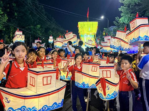 Rước đèn Trung thu