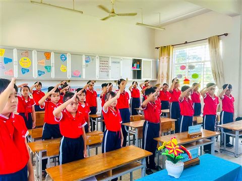 Chào cờ Đội tại đại hội chi đội